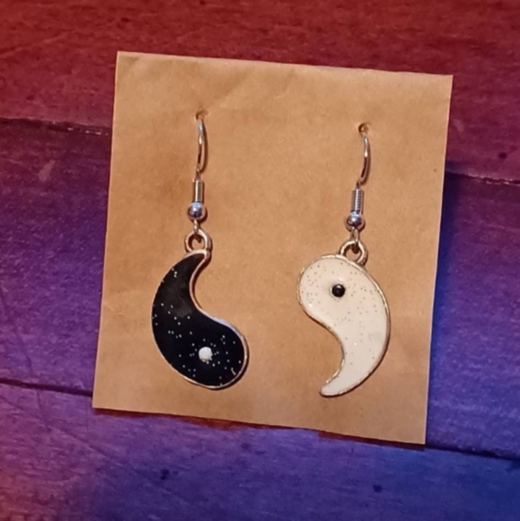 Yin and Yang earrings - Picture 2 of 3